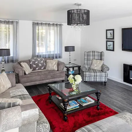 4 Bed In Oc-g0141 Leathley