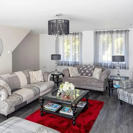 4 Bed In Oc-g0141 Leathley