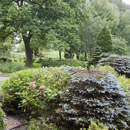 4 Bed In Oc-g0141 Leathley